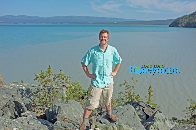 Sporting a Columbia PFG shirt (in the Tamiami II style) at the Yukon's awesome Kluane Lake. Never let grizzly bears see you sweat!